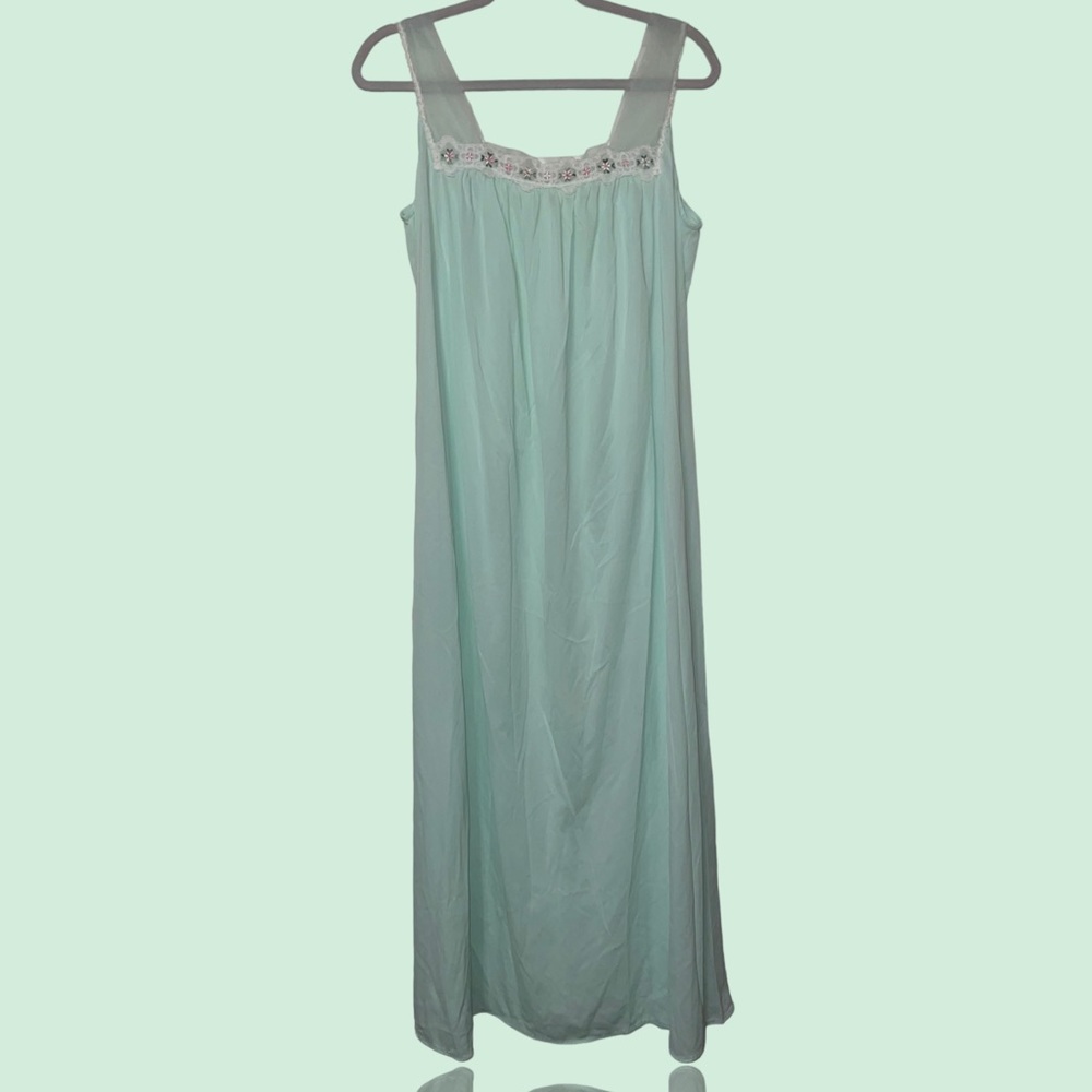 Beautiful vintage mint green nightgown ✨